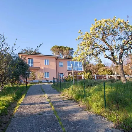 La Camelia Bianca Alojamento de Acomodação e Pequeno-almoço Lerici