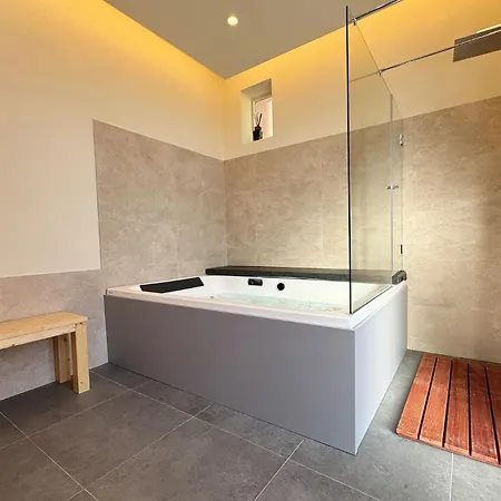 La Camelia Bianca Bed & Breakfast