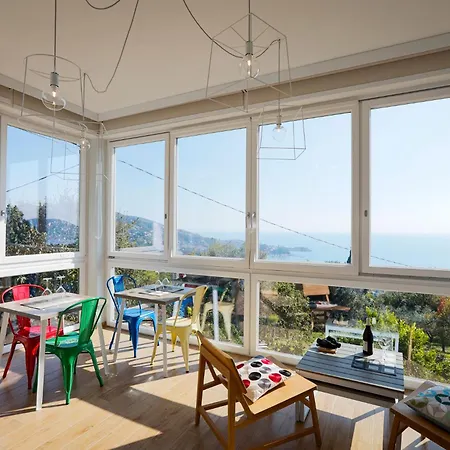 La Camelia Bianca ليريسي