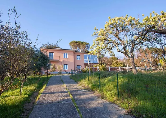 La Camelia Bianca Bed and Breakfast Lerici