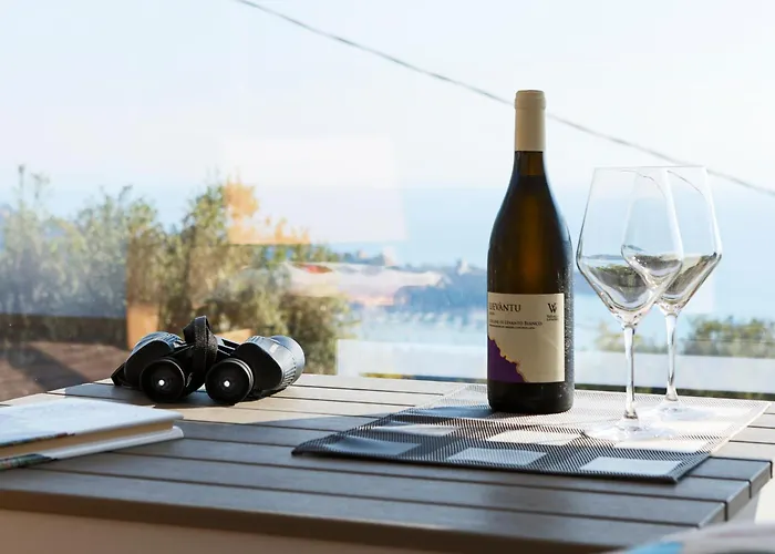 La Camelia Bianca ليريسي