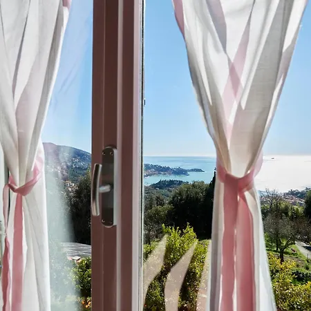 La Camelia Bianca Bed and Breakfast 3*