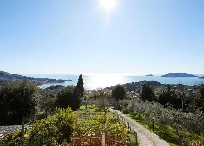 La Camelia Bianca Couette-café Lerici